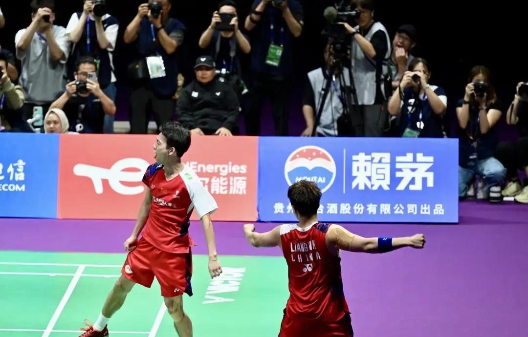 赛场上球员们的拼搏精神感人至深的简单介绍 赛场上球员们的拼搏精神感人至深的简单介绍