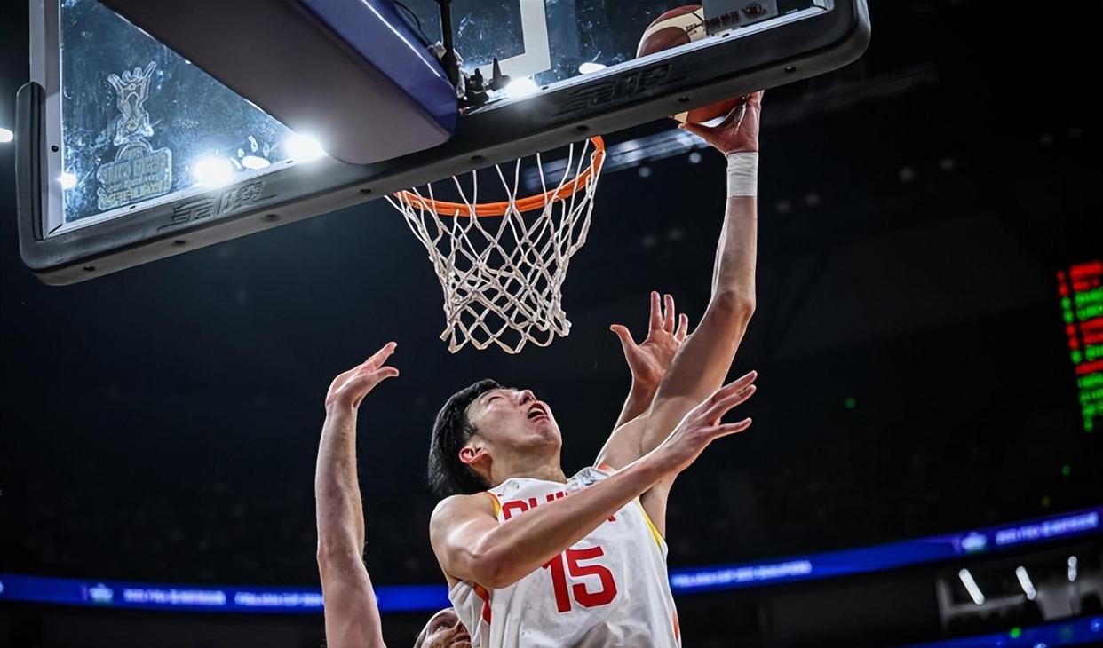 关于场上大决胜负:球员拼搏态度令人敬佩的信息 关于场上大决胜负:球员拼搏态度令人敬佩的信息