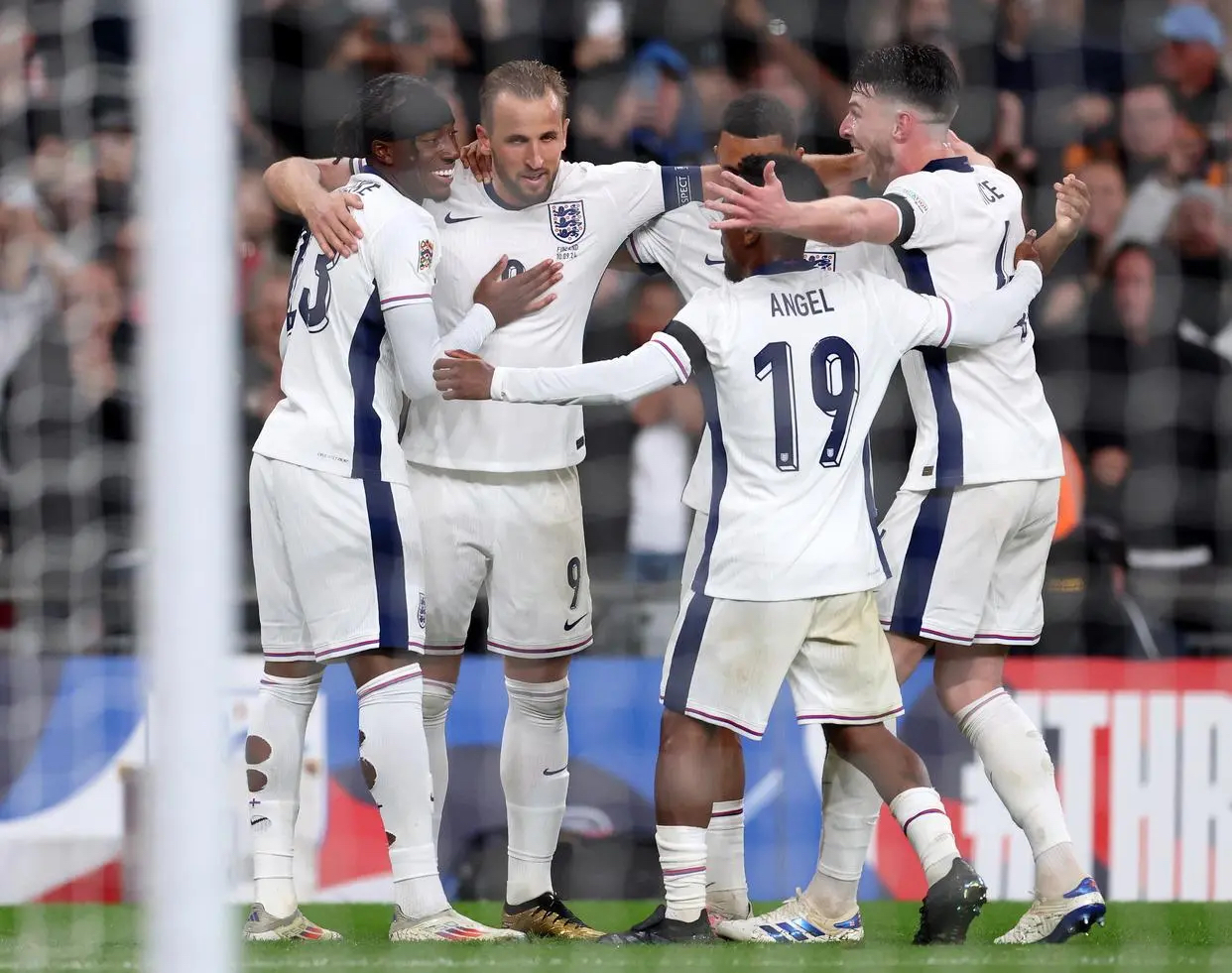 关于球员们在场上展现出色技术,攻防厮杀激烈的信息 关于球员们在场上展现出色技术,攻防厮杀激烈的信息