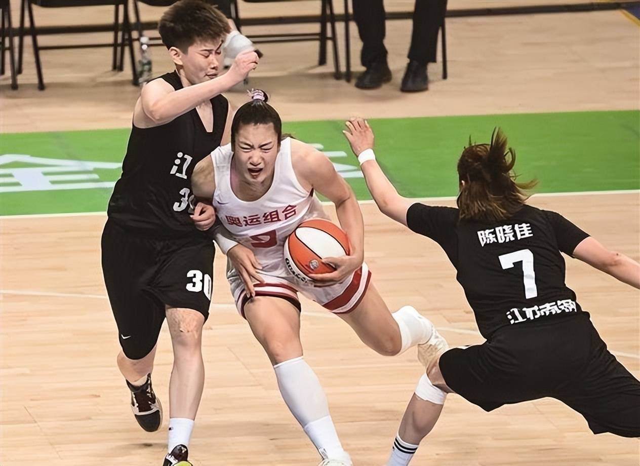 江苏女篮遭遇困境,调整需及时 江苏女篮遭遇困境,调整需及时