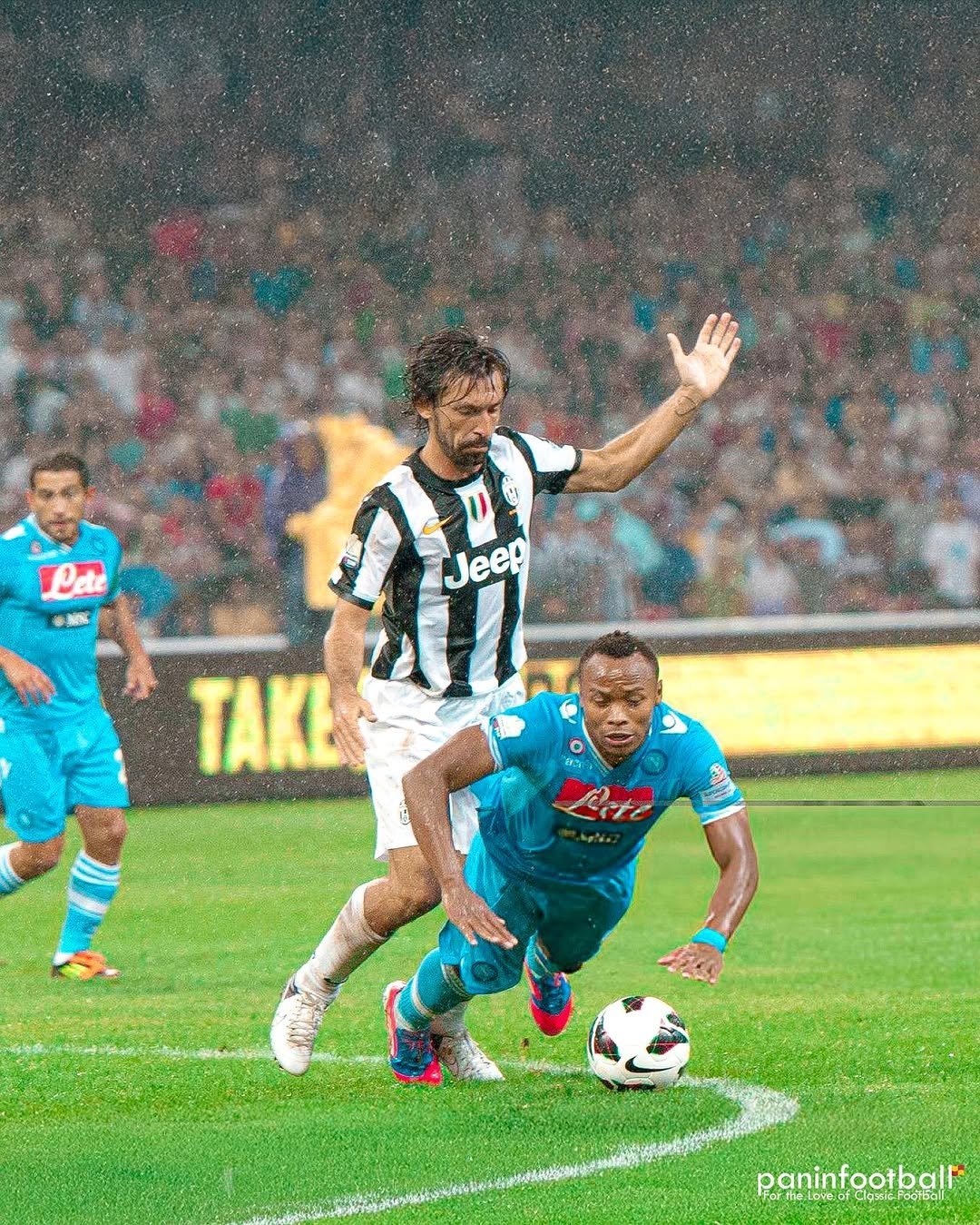 澳客网站-尤文图斯队在比赛中破门得分，取得胜利晋级