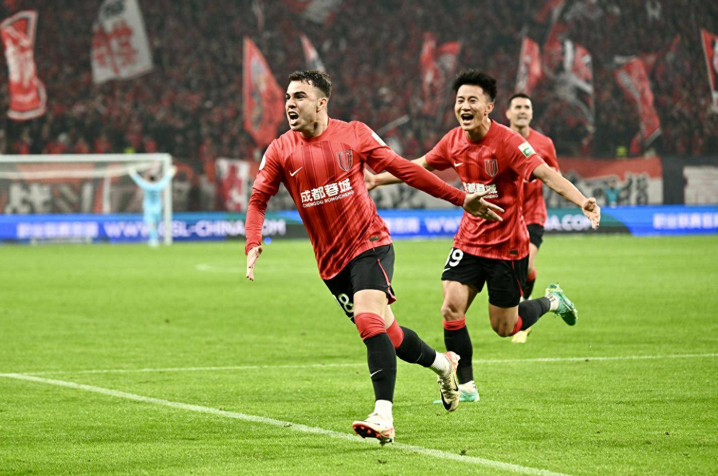 弗莱堡球队新援表现抢眼,助力球队取胜 弗莱堡球队新援表现抢眼,助力球队取胜