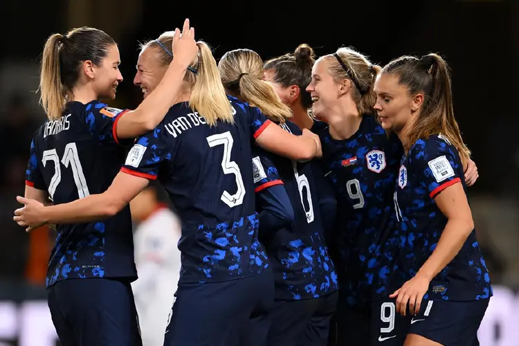 澳客app下载地址-关于荷兰女足队拟提高球员薪酬，提升队伍实力的信息