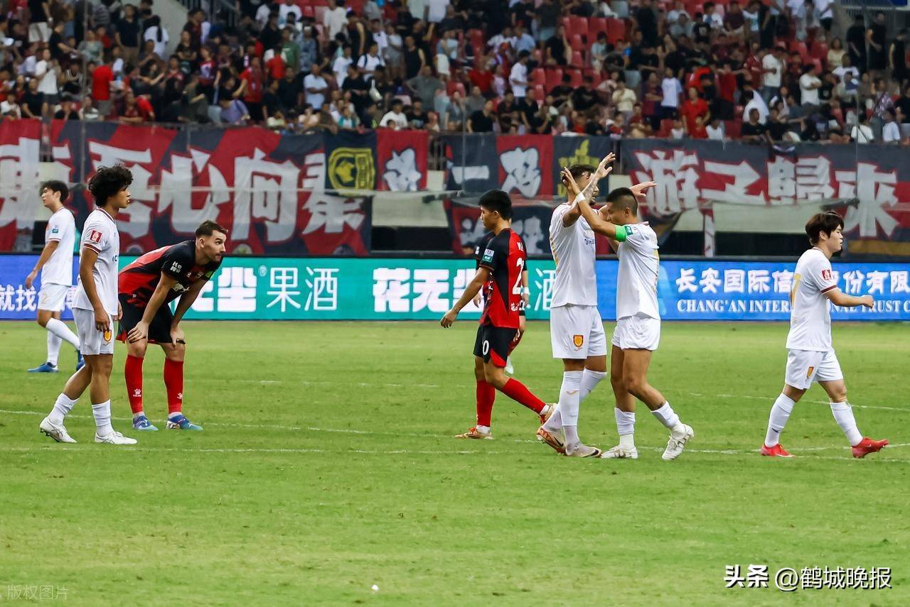 比赛中精彩瞬间回放,引发球迷追溯 比赛中精彩瞬间回放,引发球迷追溯