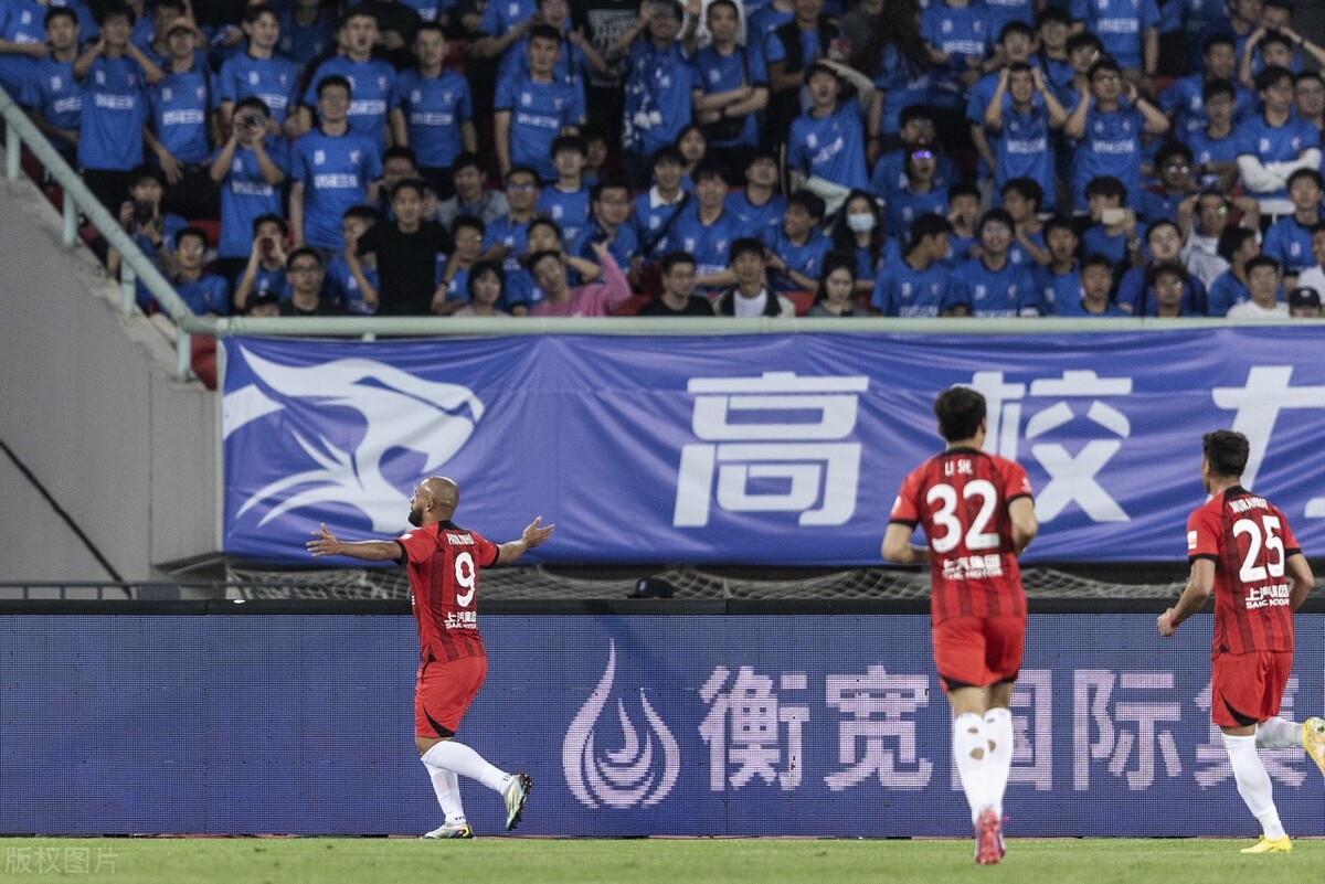 卫冕冠军再度击败强敌，展现强大实力的简单介绍