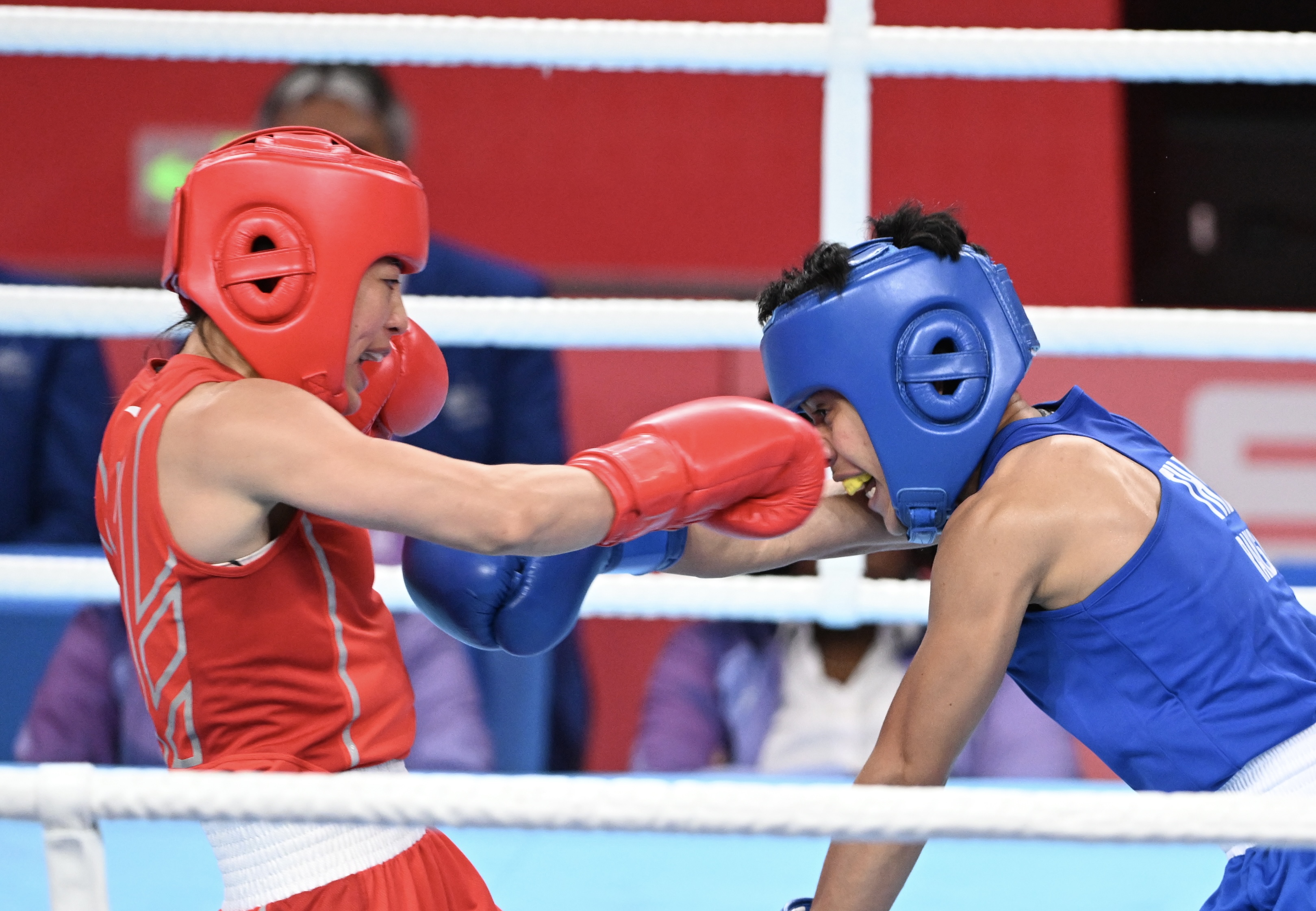 澳客入口-包含拳击选手拼尽全力，享受战斗乐趣的词条