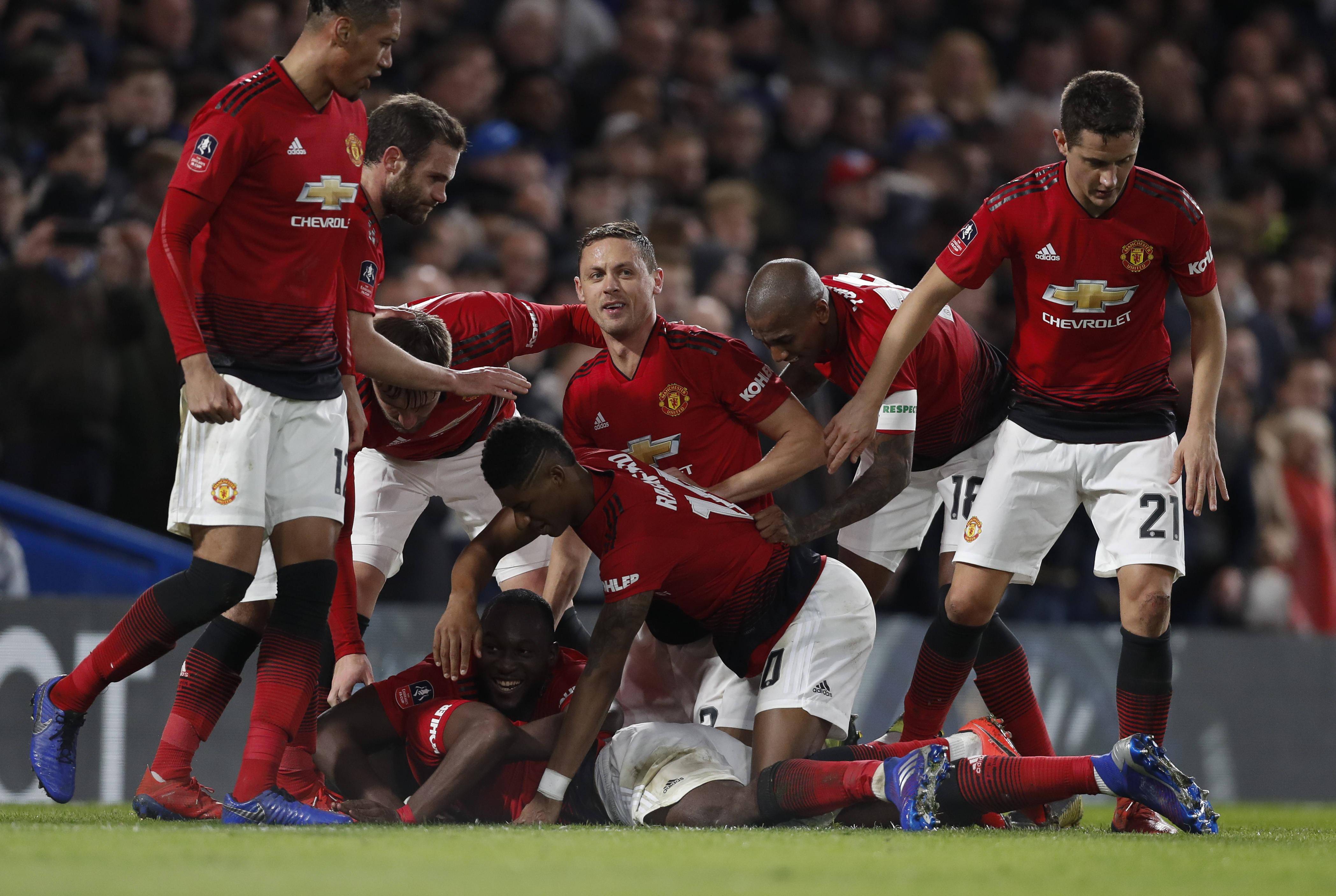 曼联主场惨败,热刺逆袭英超前四 曼联主场惨败,热刺逆袭英超前四