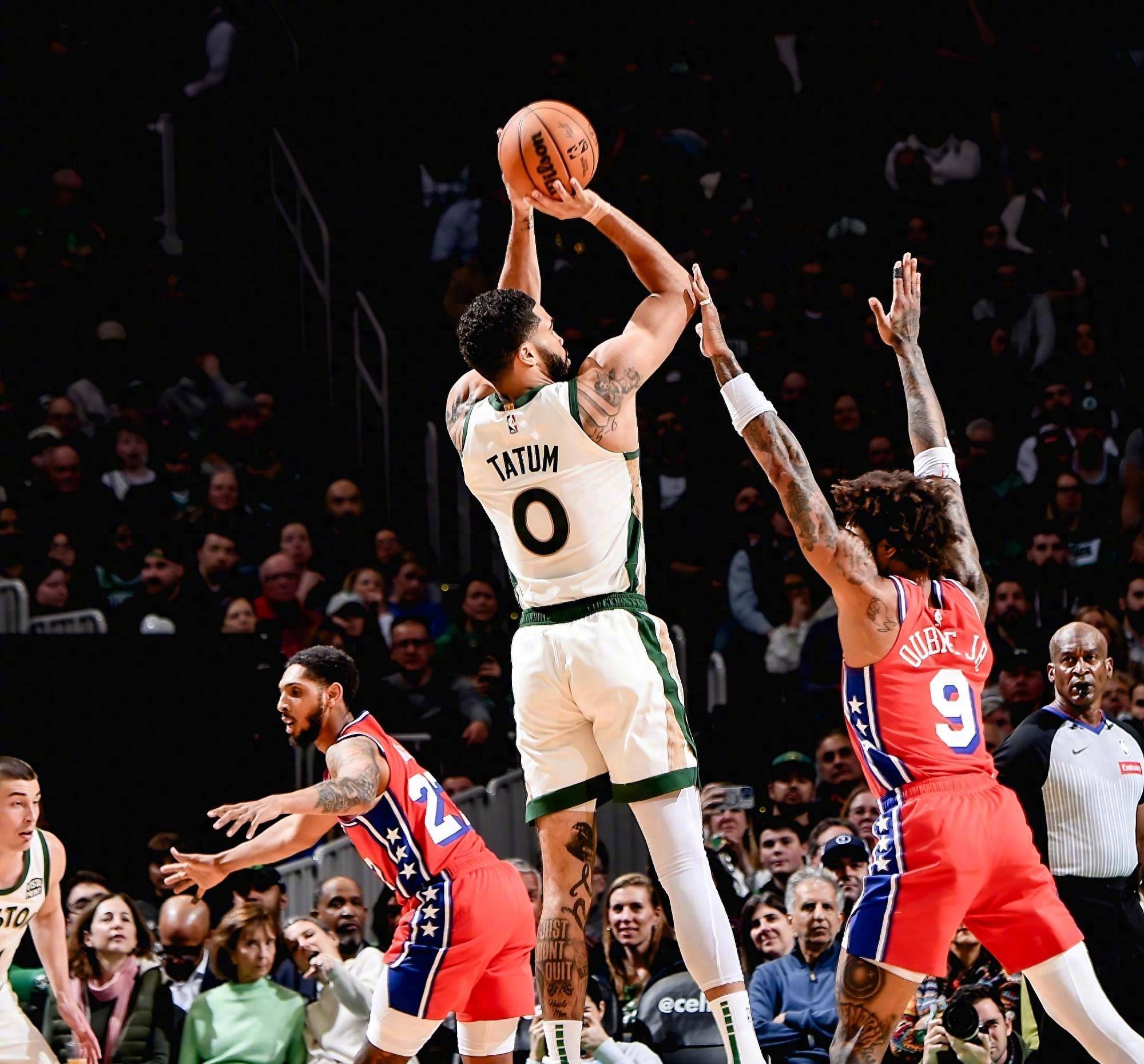 快船客场大胜凯尔特人,连 快船客场大胜凯尔特人,连