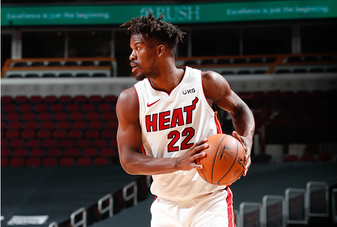 尼斯后场连连抢断,助攻逆袭 尼斯后场连连抢断,助攻逆袭